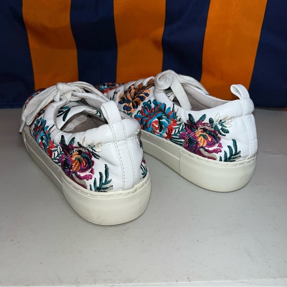 J/Slides Sneakers Women's 6.5 M Floral Embroidered White fux Leather Shoes Rare - Picture 4 of 9